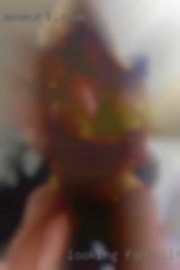 Looking for milfs nude wives to fuck and please..